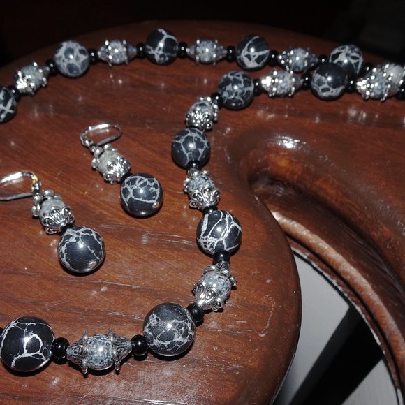 Handmade Mediterranean necklace/earring set with black/gray beads & silver caps - Picture 6 of 7